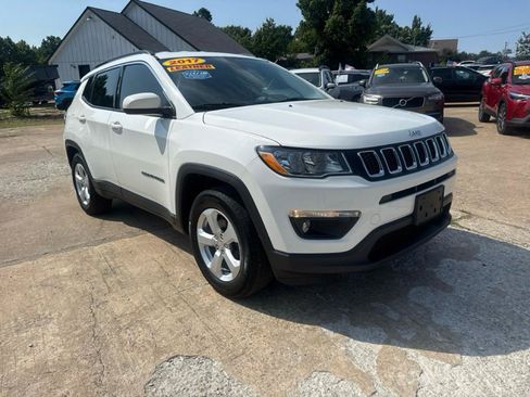 Used 2017 Jeep Compass Latitude AWD/4WD image 3