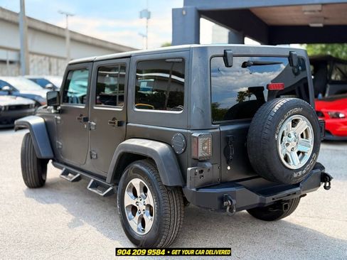 Used 2017 Jeep Wrangler Unlimited Sahara w/ Dual Top Group AWD/4WD image 3