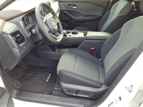 Used 2023 Nissan Rogue SV image 9