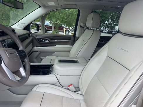Used 2022 GMC Yukon Denali AWD/4WD image 2
