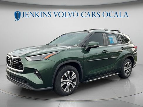 Used 2023 Toyota Highlander XLE FWD image 7