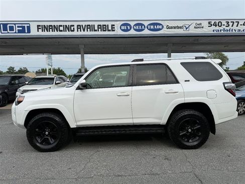 Used 2019 Toyota 4Runner SR5 AWD/4WD image 9