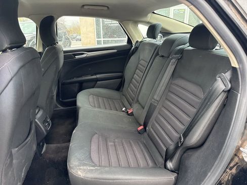 Used 2018 Ford Fusion SE w/ Fusion SE Technology Package FWD image 10