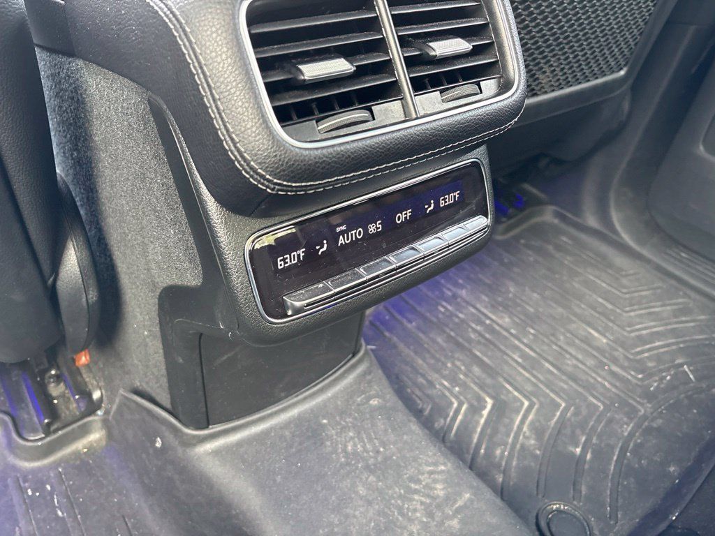 Used 2022 Mercedes-Benz GLS 450 4MATIC image 9