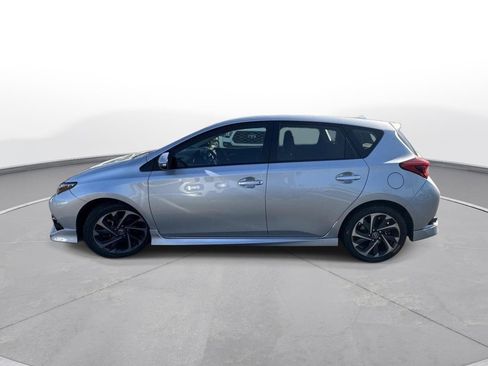 Used 2018 Toyota Corolla iM image 9