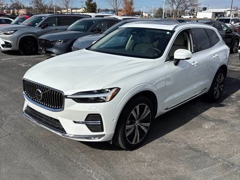 Used 2023 Volvo XC60 B5 Plus w/ Climate Package image 4