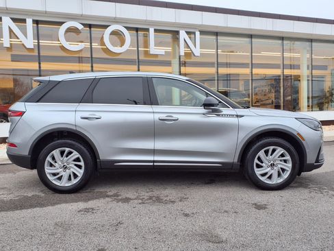 Certified 2023 Lincoln Corsair AWD image 3