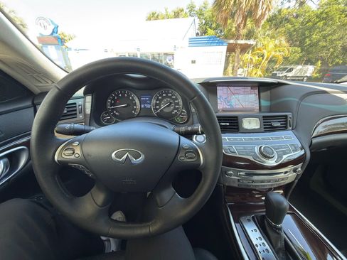 Used 2015 INFINITI Q70 3.7 RWD image 11