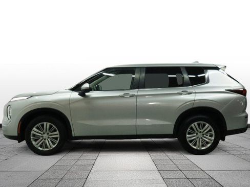 Used 2023 Mitsubishi Outlander ES FWD image 4