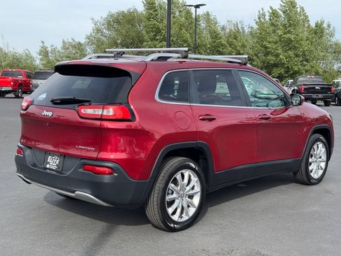 Used 2017 Jeep Cherokee Limited FWD image 8