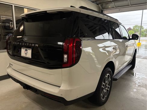 Used 2025 Ford Expedition Active AWD/4WD image 8