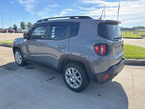 Used 2021 Jeep Renegade Latitude w/ Sun & Sound Group FWD image 8