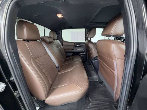 Certified 2022 Toyota Tacoma Limited AWD/4WD image 18