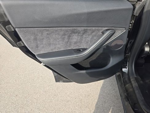 Used 2025 Tesla Model Y Long Range image 12