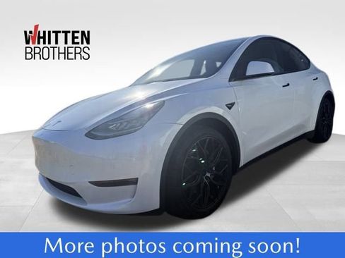 Used 2022 Tesla Model Y Long Range image 1