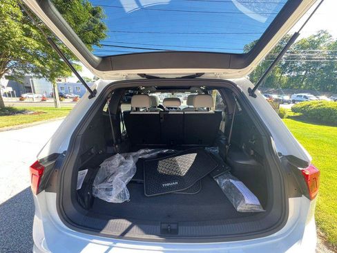 Certified 2020 Volkswagen Tiguan SE R-Line w/ 3rd Row Seat Package AWD/4WD image 23