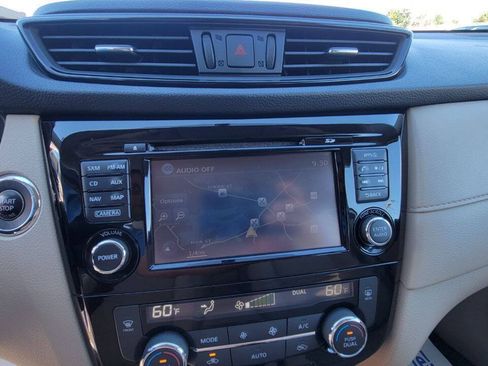 Used 2017 Nissan Rogue SV w/ SV Premium Package AWD/4WD image 15