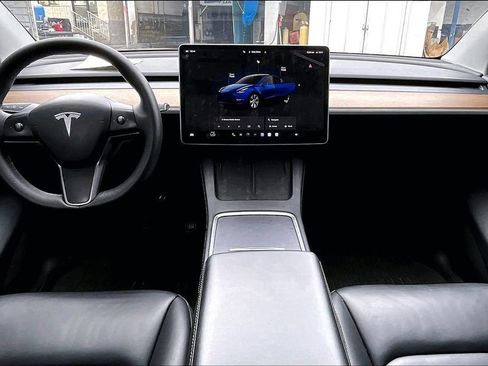 Used 2024 Tesla Model Y Long Range AWD/4WD image 11