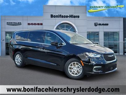 New 2026 Chrysler Pacifica Select