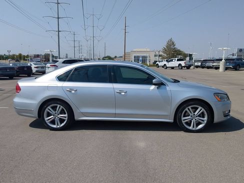 Used 2015 Volkswagen Passat 1.8T SE FWD image 2