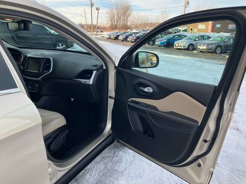 Used 2015 Jeep Cherokee Limited w/ Luxury Group image 12