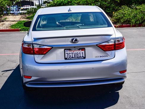 Used 2014 Lexus ES 300h w/ Luxury Package w/Bamboo Trim FWD image 6