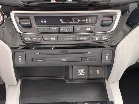 Used 2017 Honda Pilot Touring image 12