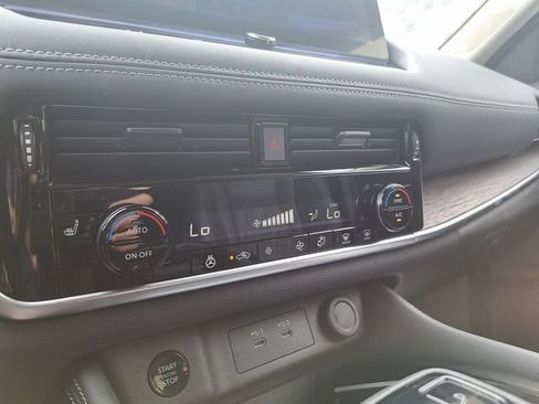 Used 2025 Nissan Rogue Platinum FWD image 16