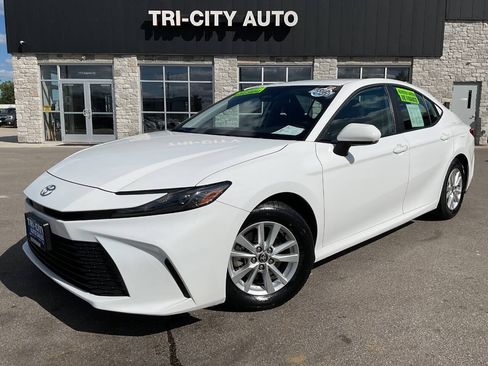 Used 2025 Toyota Camry LE FWD image 1