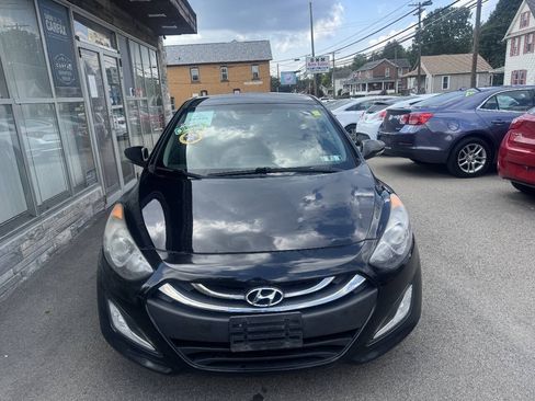 Used 2014 Hyundai Elantra GT w/ Option Group 02 FWD image 2