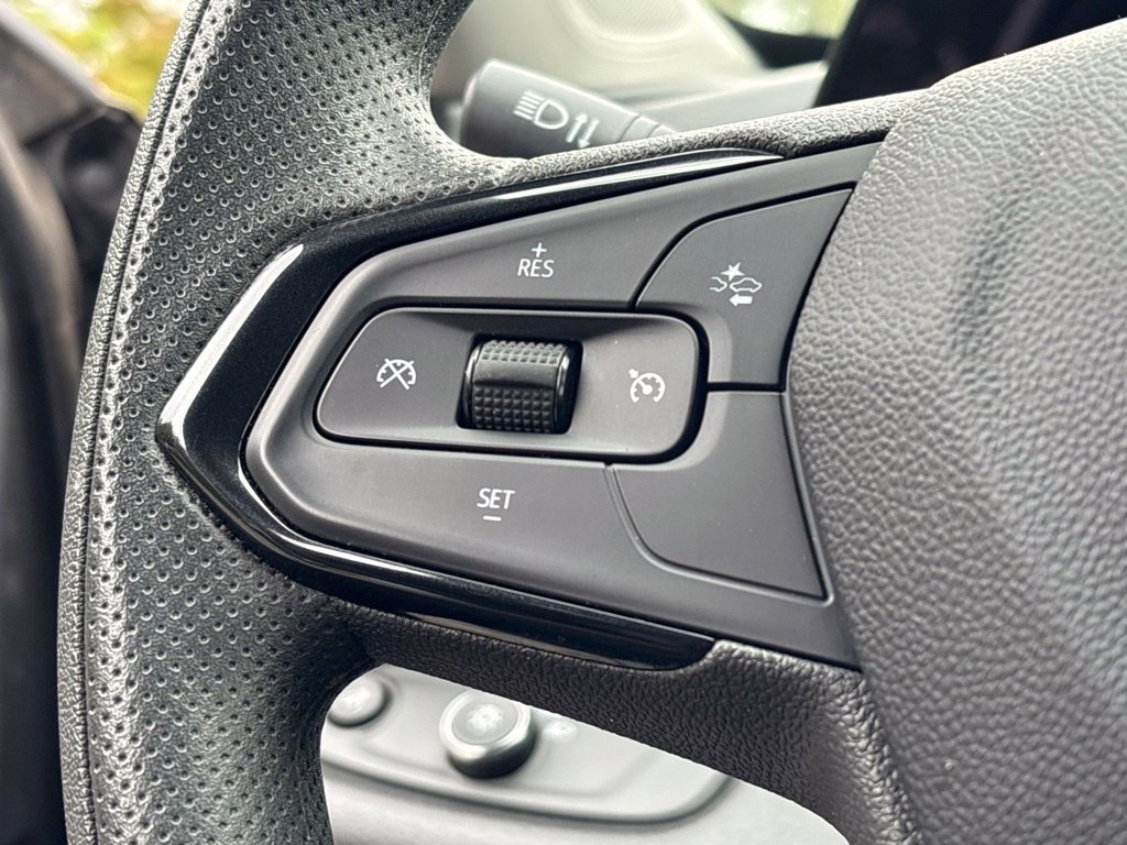 Used 2025 Chevrolet Trax LT FWD image 17