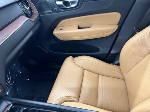Used 2023 Volvo XC60 B5 Ultimate w/ Climate Package AWD/4WD image 19