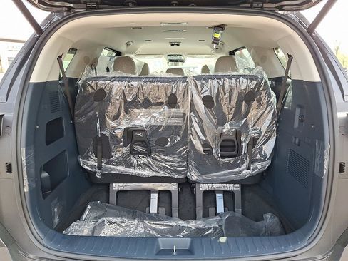 New 2026 Kia Carnival EX FWD image 15