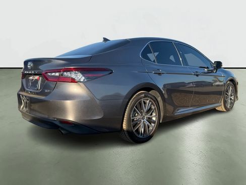 Used 2022 Toyota Camry XLE image 4