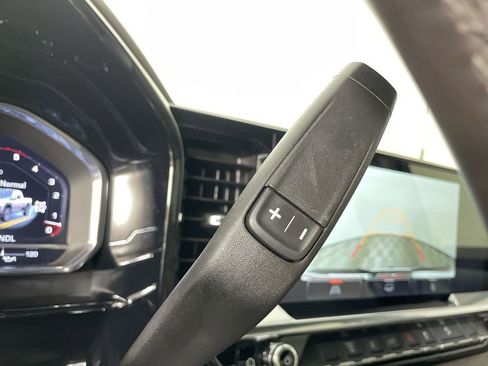 Used 2025 GMC Sierra 2500 SLT w/ SLT Convenience Package image 16