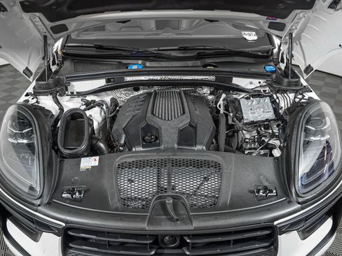 Certified 2023 Porsche Macan AWD/4WD image 13