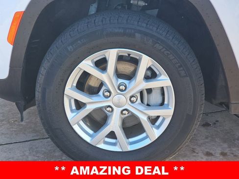 Used 2023 Jeep Grand Cherokee Limited image 37