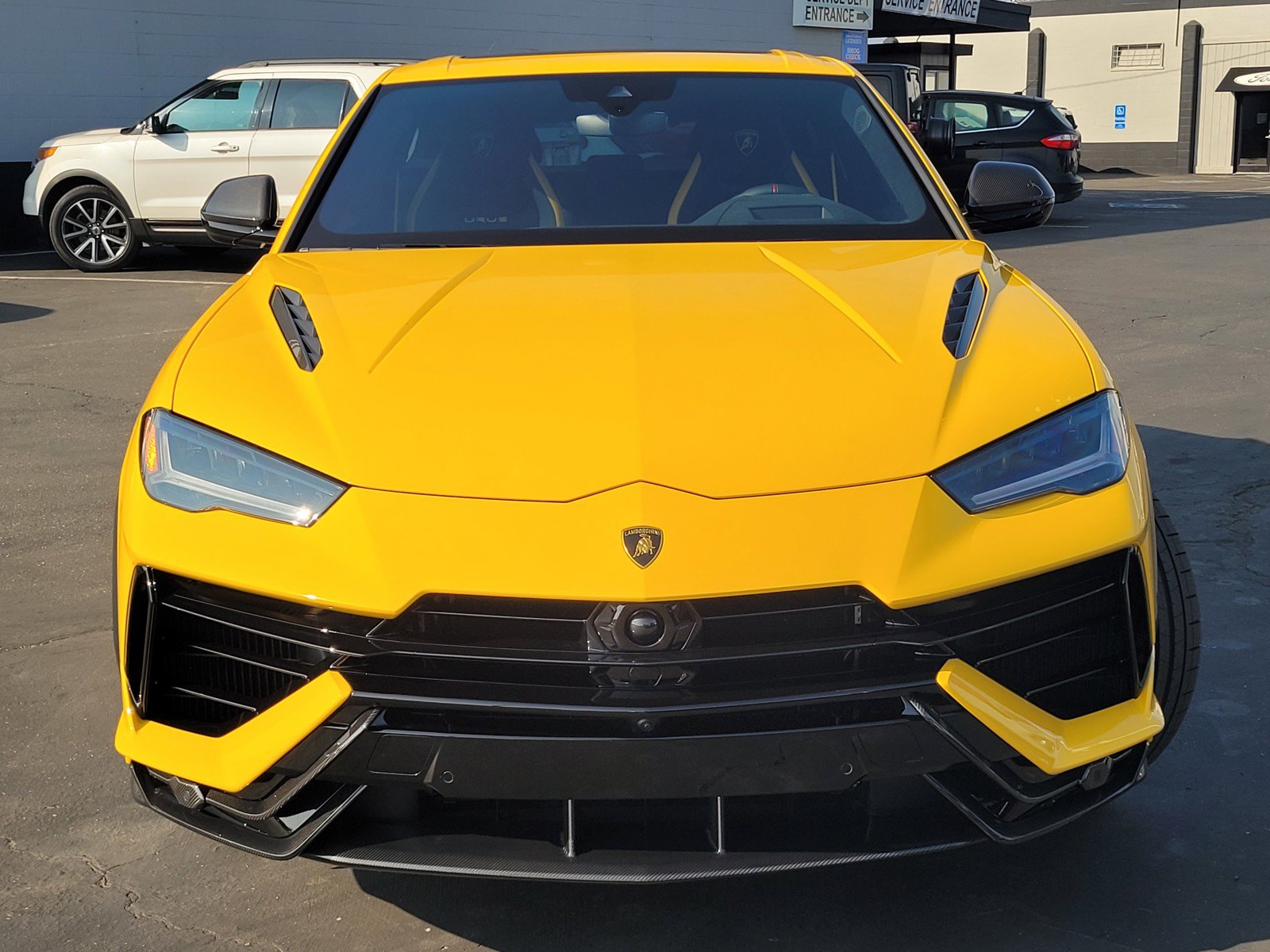 Used 2024 Lamborghini Urus Performante AWD/4WD image 2
