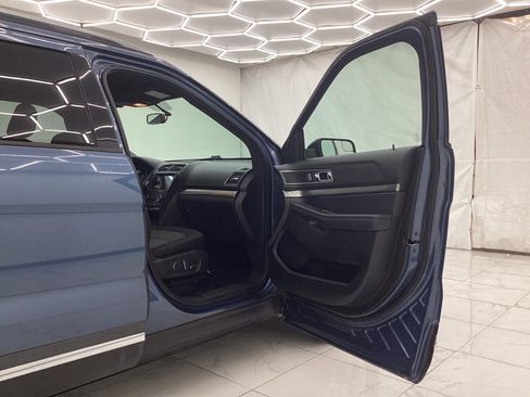 Used 2018 Ford Explorer XLT w/ Equipment Group 201A image 17