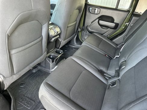 Used 2021 Jeep Gladiator Willys image 11