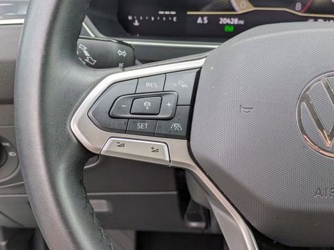 Used 2024 Volkswagen Tiguan SE image 13