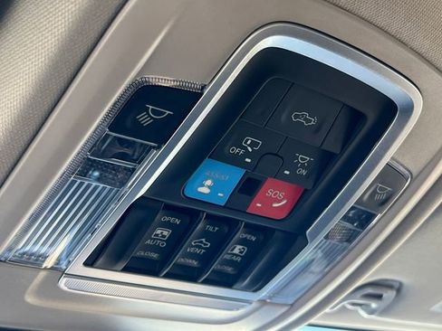 Used 2025 RAM 3500 Longhorn image 48