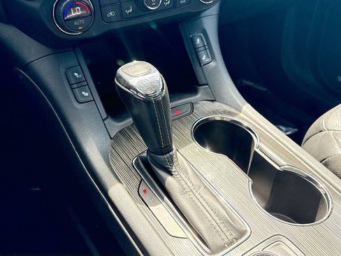 Used 2019 GMC Acadia SLT FWD image 17