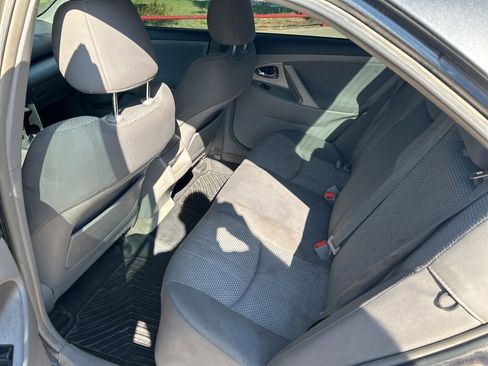 Used 2011 Toyota Camry SE w/ SE Extra-Value Pkg #1 FWD image 9