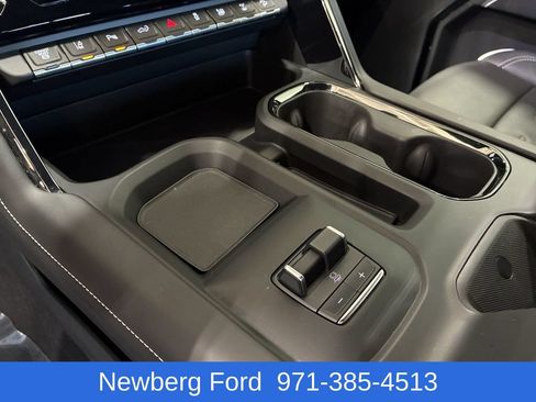 Used 2024 GMC Sierra 2500 AT4X AWD/4WD image 32
