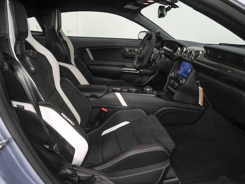 Used 2022 Ford Mustang Shelby GT500 w/ Carbon Fiber Track Pack RWD image 27