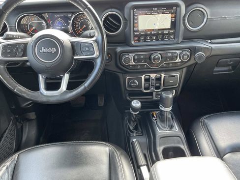 Used 2020 Jeep Gladiator Overland AWD/4WD image 16