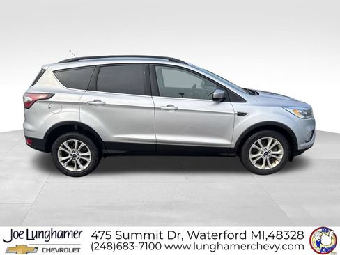 Used 2017 Ford Escape SE w/ Equipment Group 201A FWD image 2