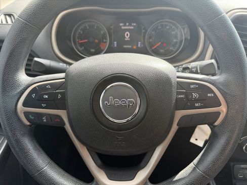Used 2015 Jeep Cherokee Sport w/ Sport Appearance Group FWD image 19