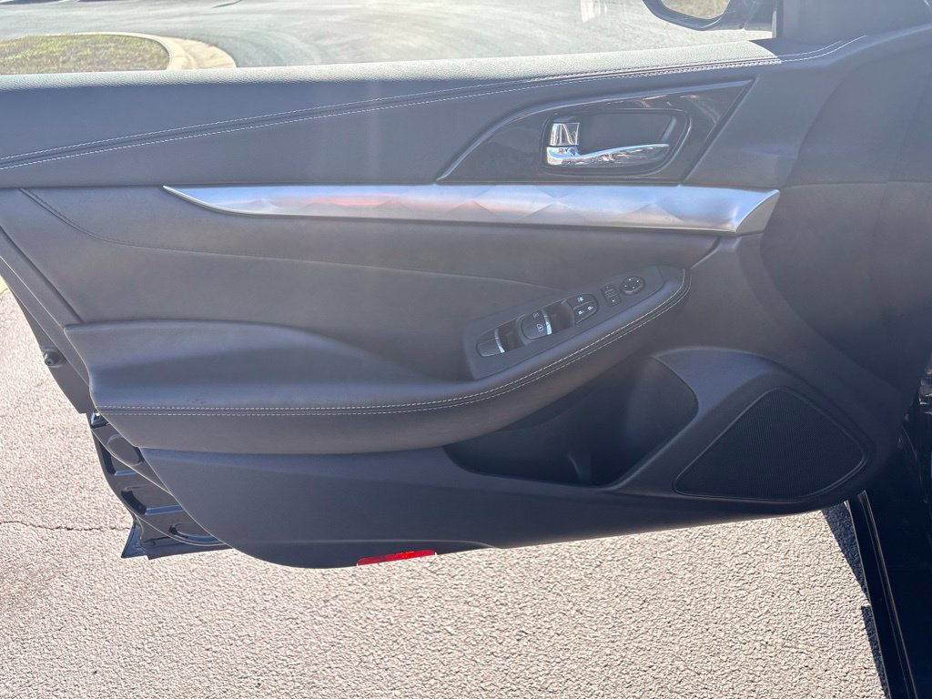 Used 2022 Nissan Maxima SV w/ Floor Mat Group FWD image 11